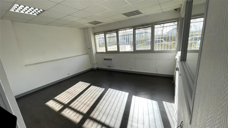 Flex in Collégien for lease - Interior Photo - Image 3 of 7