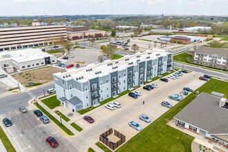 320 W 3rd St N, Newton, IA - Aerial  map view - Image1