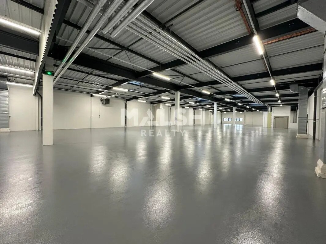 Office in Caluire-et-Cuire for lease Building Photo- Image 1 of 17