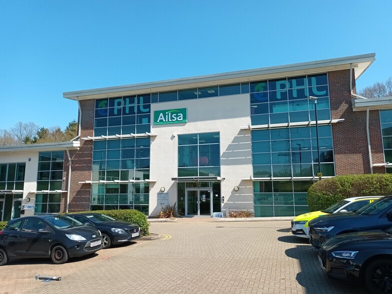 Office in Fareham for sale - Primary Photo - Image 1 of 1