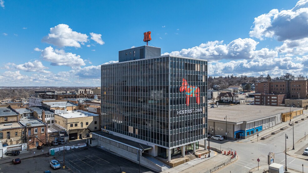 123 1st St SW, Minot, ND à vendre - Photo du bâtiment - Image 2 de 2