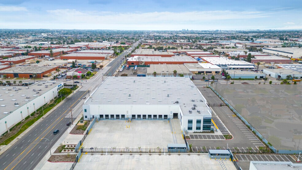 14220 S Main St, Los Angeles, CA à louer - Photo du bâtiment - Image 1 de 7