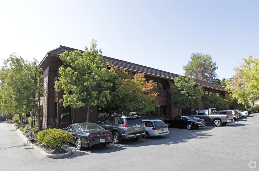 2255 Morello Ave, Pleasant Hill, CA à louer - Photo du bâtiment - Image 2 de 3