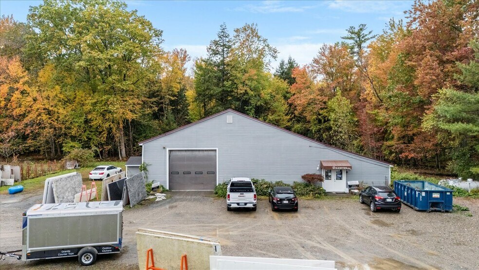 155 Ushers Rd, Round Lake, NY à vendre - Photo du bâtiment - Image 3 de 32