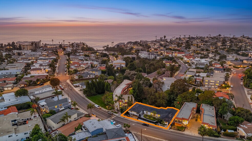 244-246 W Avenida Palizada, San Clemente, CA à vendre - Photo du bâtiment - Image 2 de 9