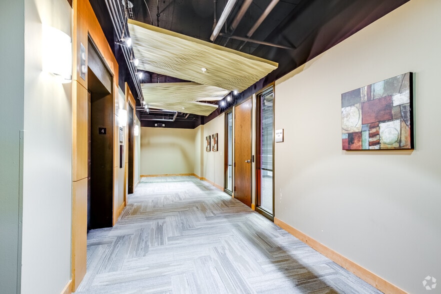 10650 Red Circle Dr, Minnetonka, MN for lease - Interior Photo - Image 2 of 13