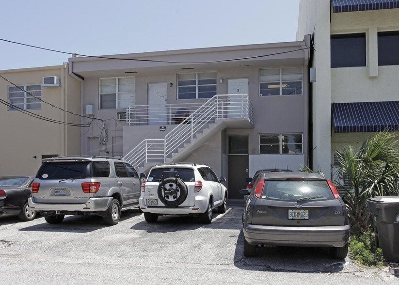 2457-2459 E Commercial Blvd, Fort Lauderdale, FL for lease - Building Photo - Image 3 of 18