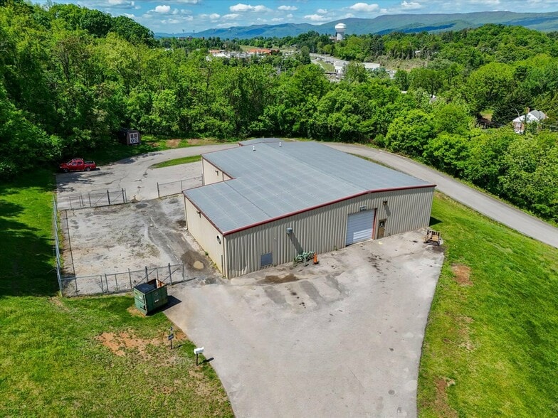 1648 Lynchburg Tpke, Salem, VA for lease - Building Photo - Image 2 of 7