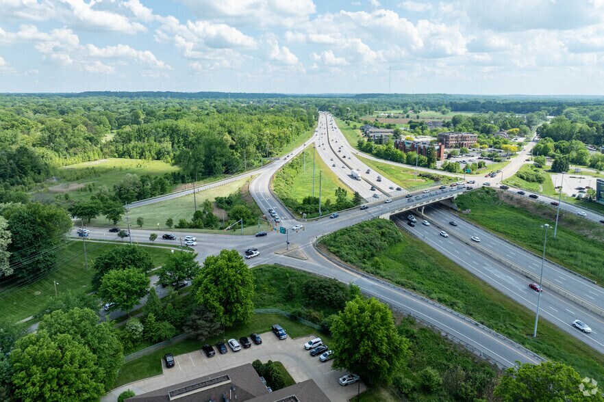 570 White Pond Dr, Akron, OH à louer - Aérien - Image 3 de 5