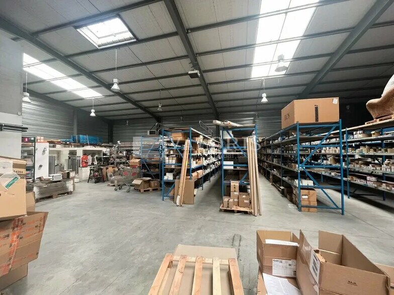 Industriel dans Vaulx-en-Velin à louer - Photo intérieure - Image 2 de 21