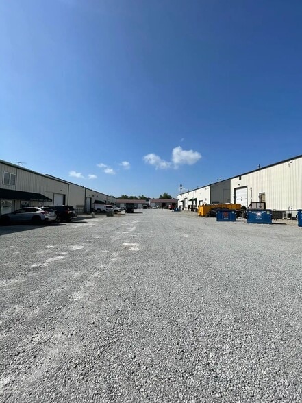 6244 F Old Lagrange Rd, Crestwood, KY for lease - Building Photo - Image 3 of 6