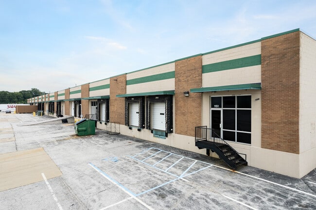 Plus de détails pour 1131-1151 N Warson Rd, Saint Louis, MO - Industriel à louer