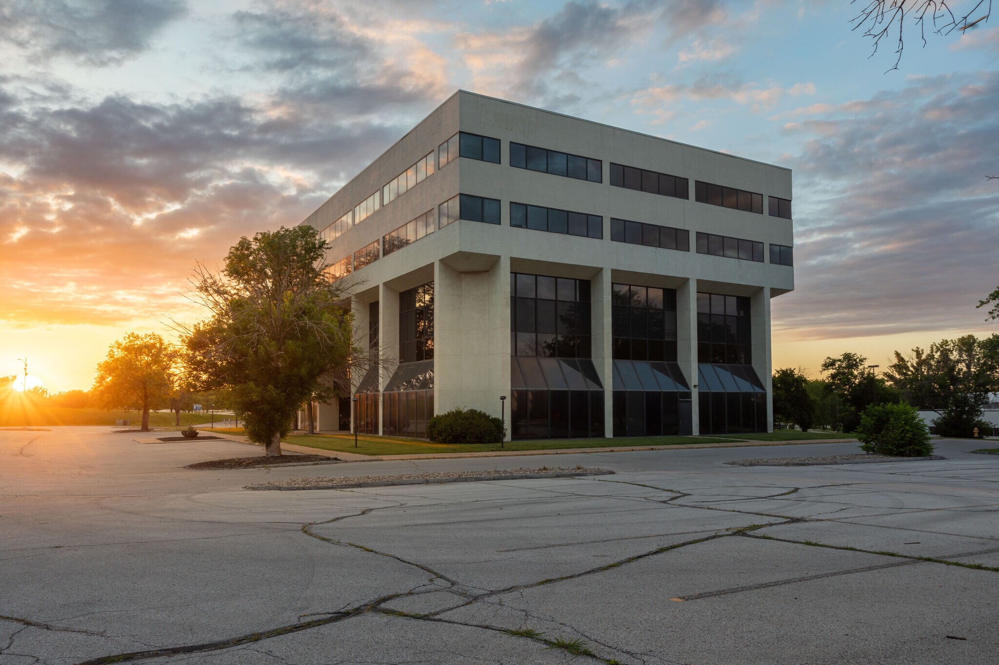 1501 42nd St, West Des Moines, IA for lease Building Photo- Image 1 of 8