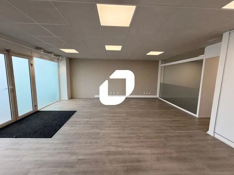 Office in VILLENAVE-D'ORNON for lease - Interior Photo - Image 3 of 6