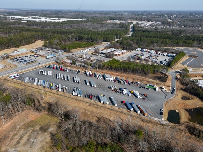 2733 Forest Pky, Ellenwood, GA à louer - Photo du bâtiment - Image 3 de 6