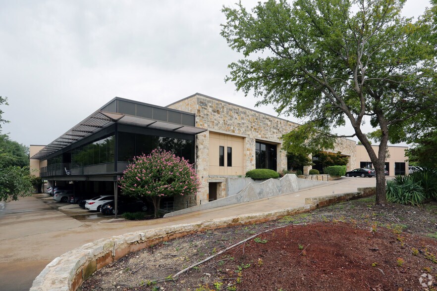 2508 Highlander Way, Carrollton, TX à louer - Photo du bâtiment - Image 1 de 8