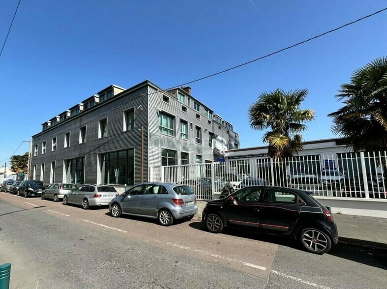 Flex in Gennevilliers for sale - Building Photo - Image 2 of 10