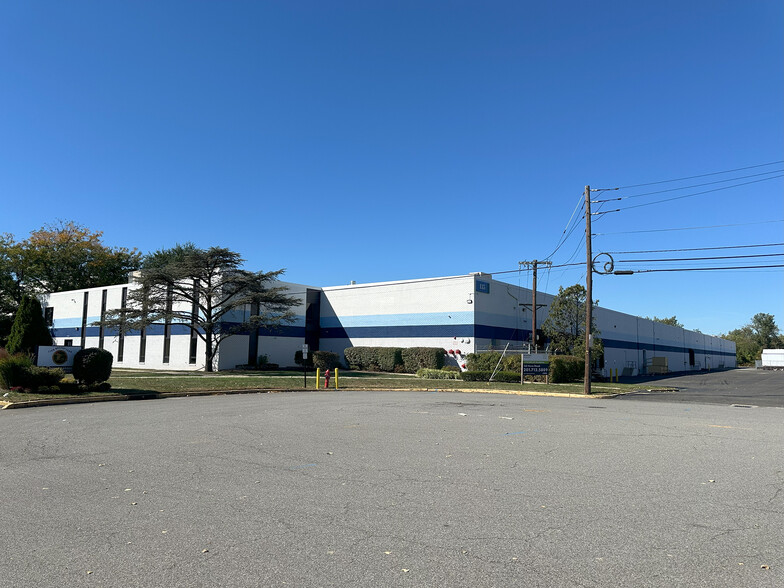 135 Kero Rd, Carlstadt, NJ for lease - Building Photo - Image 1 of 10