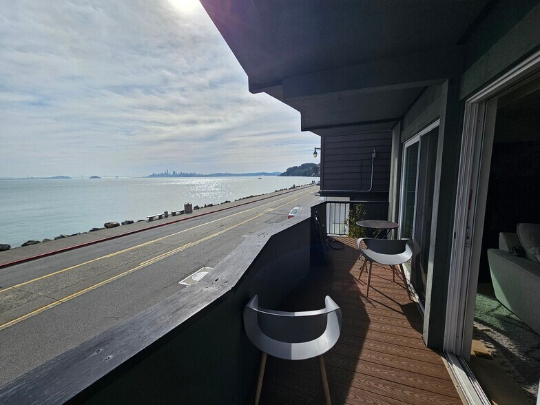 545 Bridgeway, Sausalito, CA à vendre - Photo du bâtiment - Image 3 de 7