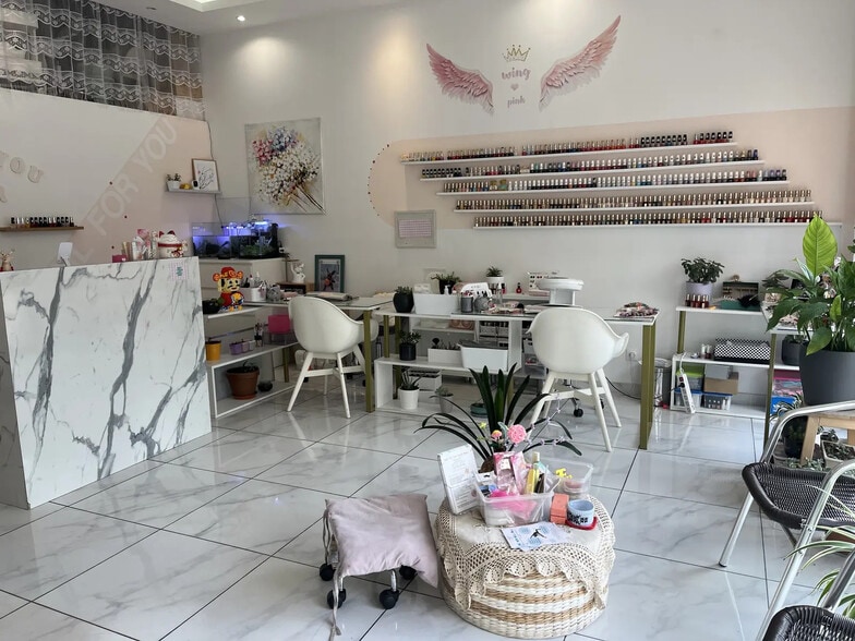 Flex in Saint-Maur-des-Fossés for lease - Interior Photo - Image 1 of 3