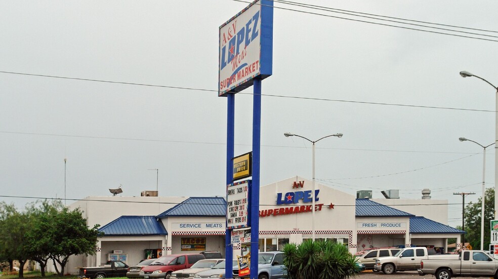 2814 International Blvd, Brownsville, TX for lease - Building Photo - Image 1 of 6