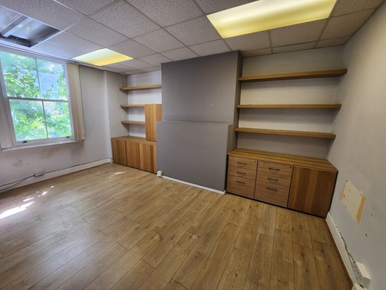 5 The Mall, London for lease - Interior Photo - Image 3 of 6