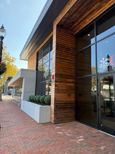 140-148 Broad St, Red Bank, NJ à louer - Photo du bâtiment - Image 3 de 10