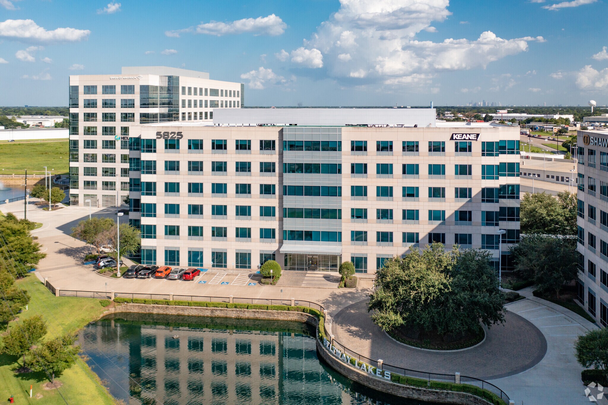 5825 N Sam Houston Pky W, Houston, TX à louer Photo du bâtiment- Image 1 de 6