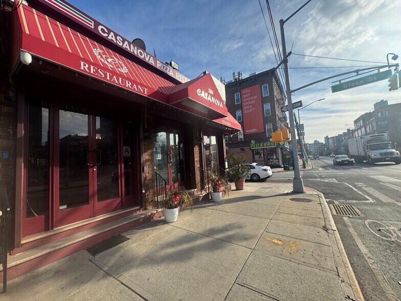 338 McGuinness Blvd, Brooklyn, NY à louer - Photo du bâtiment - Image 2 de 5