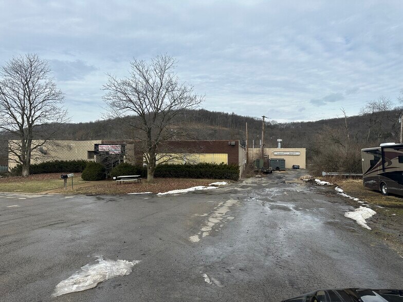 90 Pattison St, Evans City, PA à louer - Photo du bâtiment - Image 3 de 13