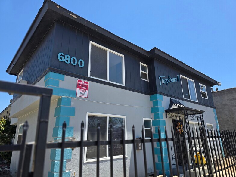6736-6800 West Blvd, Los Angeles, CA à vendre - Photo du bâtiment - Image 2 de 7