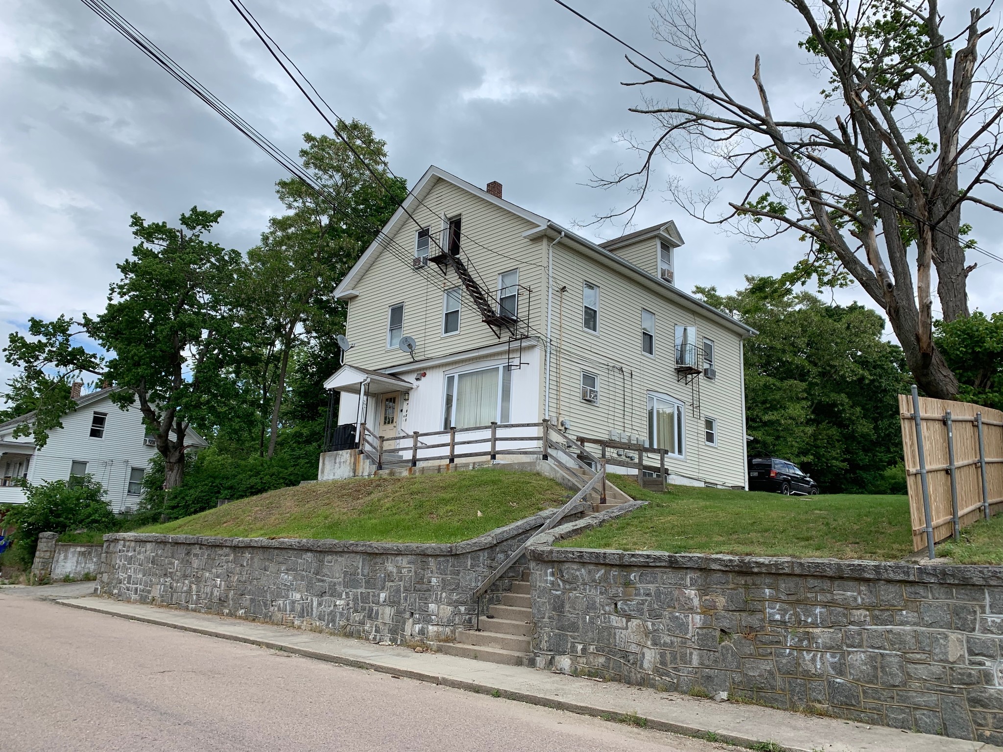 39 Pleasant St, West Warwick, RI à vendre Photo du bâtiment- Image 1 de 1