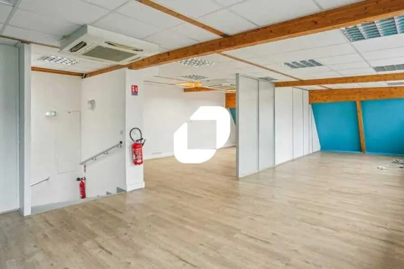 Office in Suresnes for lease Building Photo- Image 1 of 10