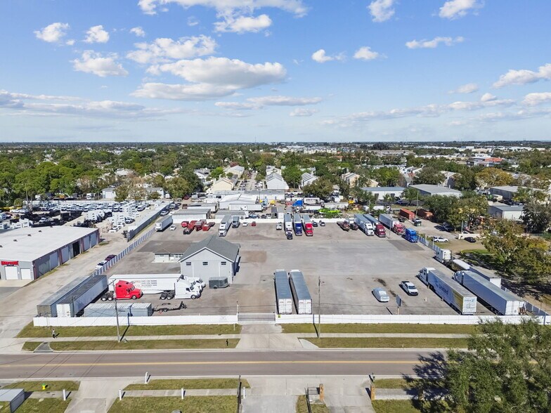 6751 118th Ave, Largo, FL à louer - Photo du bâtiment - Image 2 de 19