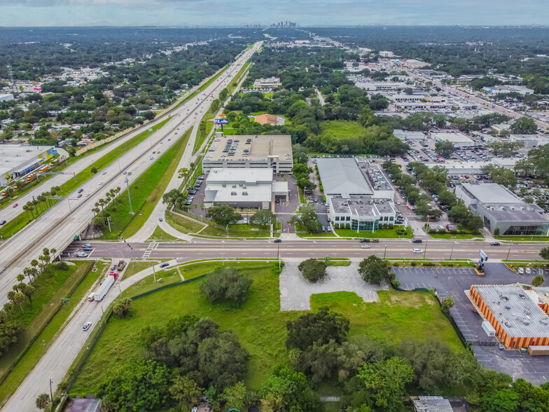 330 E Fowler Ave, Tampa, FL à vendre - Photo du bâtiment - Image 1 de 1