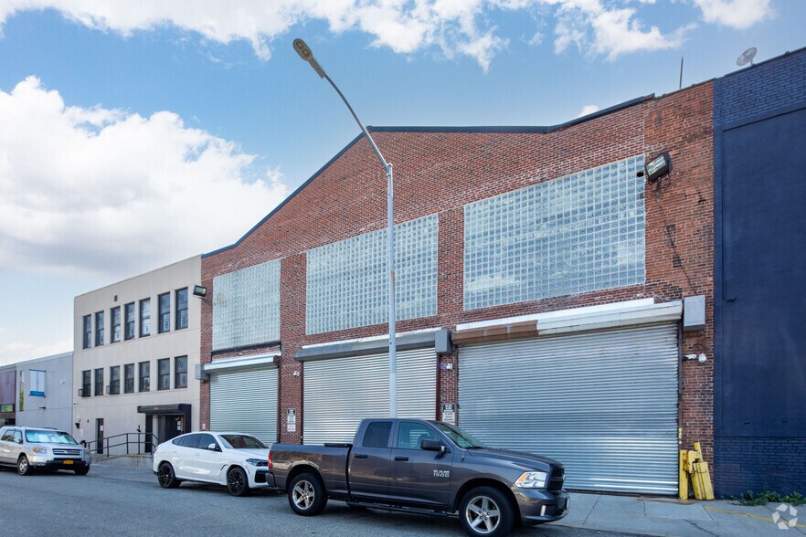 4947 31st St, Long Island City, NY à louer - Photo du bâtiment - Image 3 de 17