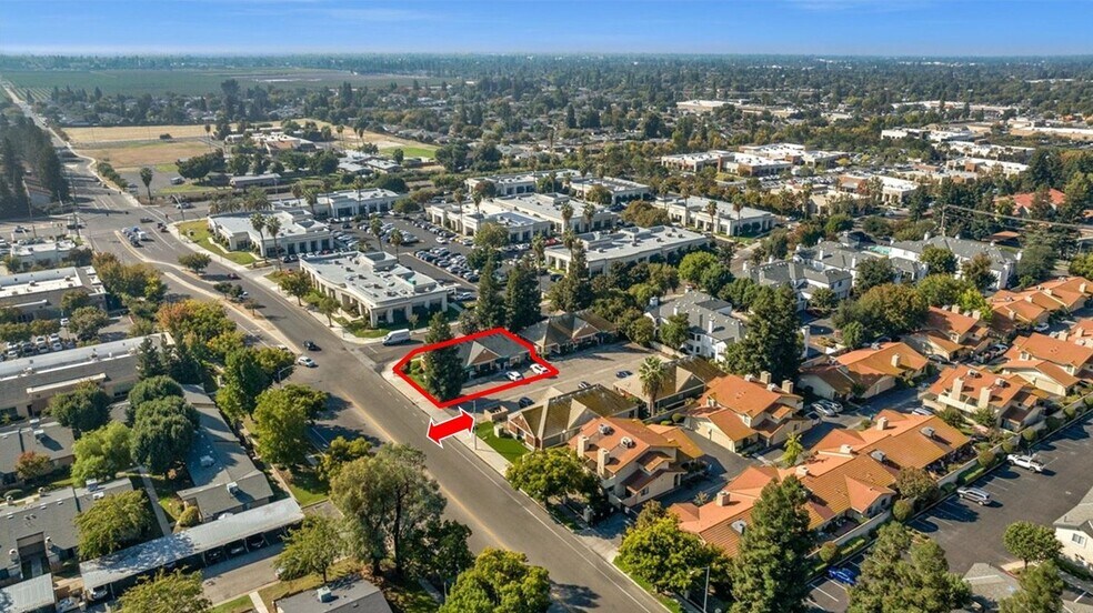 7257 N Maple Ave, Fresno, CA à louer - Photo du bâtiment - Image 2 de 20