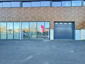 Flex dans Bois-d'Arcy à louer Photo du bâtiment- Image 1 de 7