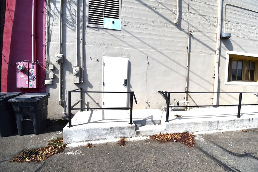 809 S Main St, Lebanon, OR à louer - Photo du bâtiment - Image 2 de 15