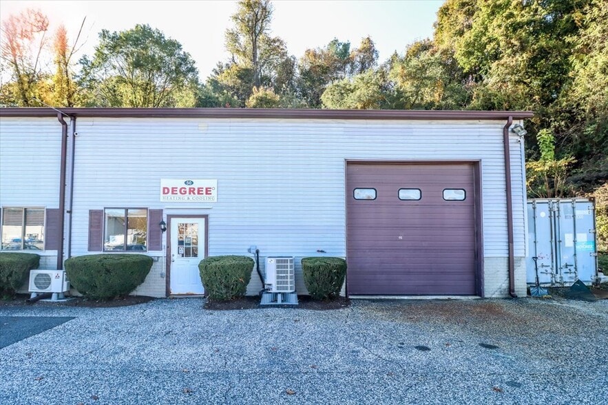 50 S End Plz, New Milford, CT for sale - Building Photo - Image 3 of 4