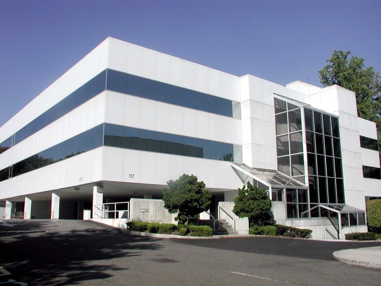 117 E Stevens Ave, Valhalla, NY à louer - Photo du bâtiment - Image 3 de 8