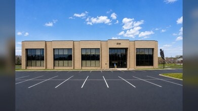 2121 Cliff Dr, Eagan, MN à louer - Vidéo sur l’inscription commerciale 