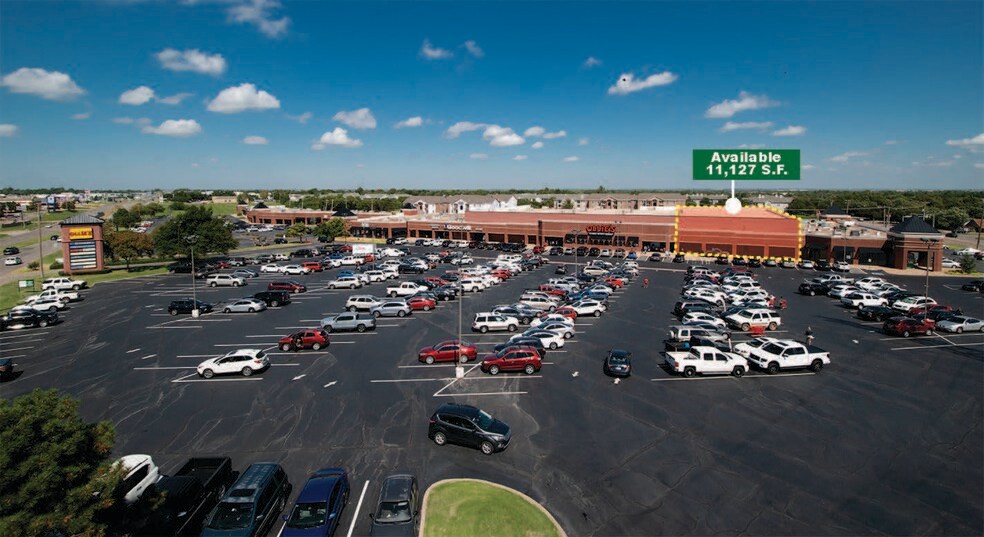 8015-9521 NW Expressway St, Oklahoma City, OK à louer - Photo du bâtiment - Image 2 de 6