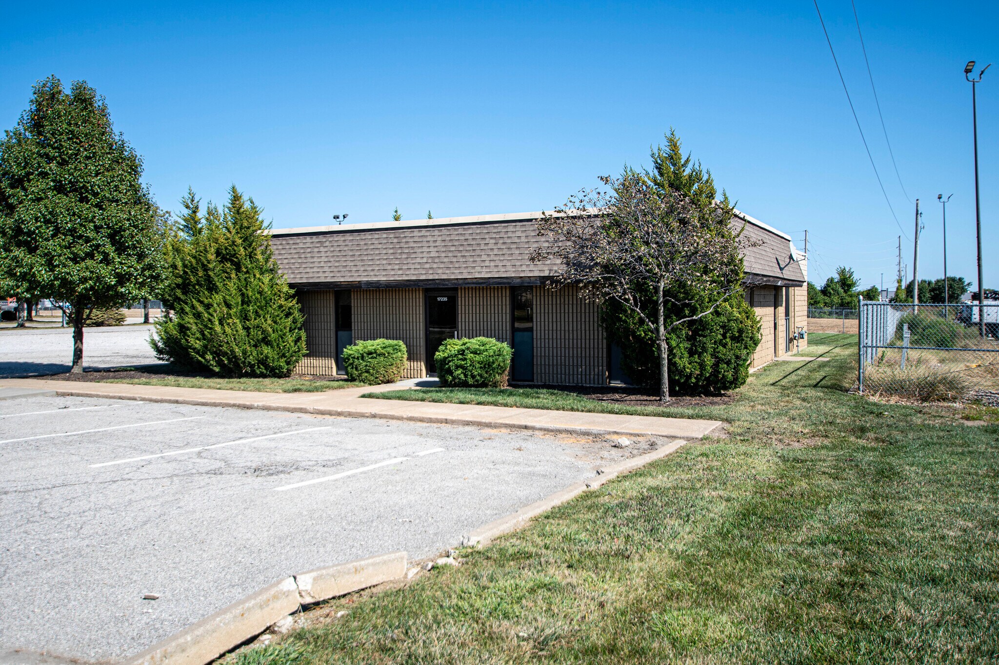 17235 Bel-Ray Pl, Belton, MO à louer Photo du bâtiment- Image 1 de 23