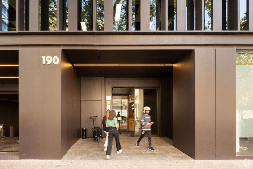 Carrer de Pallars, 190, Barcelone, Barcelona à louer - Photo du bâtiment - Image 2 de 4