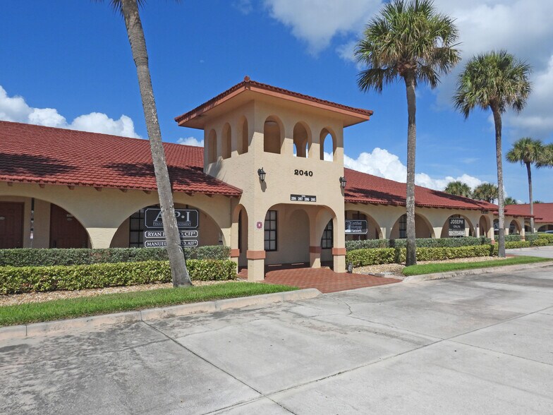 2040 Highway A1A, Indian Harbour Beach, FL à louer - Photo du bâtiment - Image 3 de 18