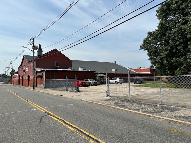 333 Bucklin St, Providence, RI for sale - Building Photo - Image 3 of 6