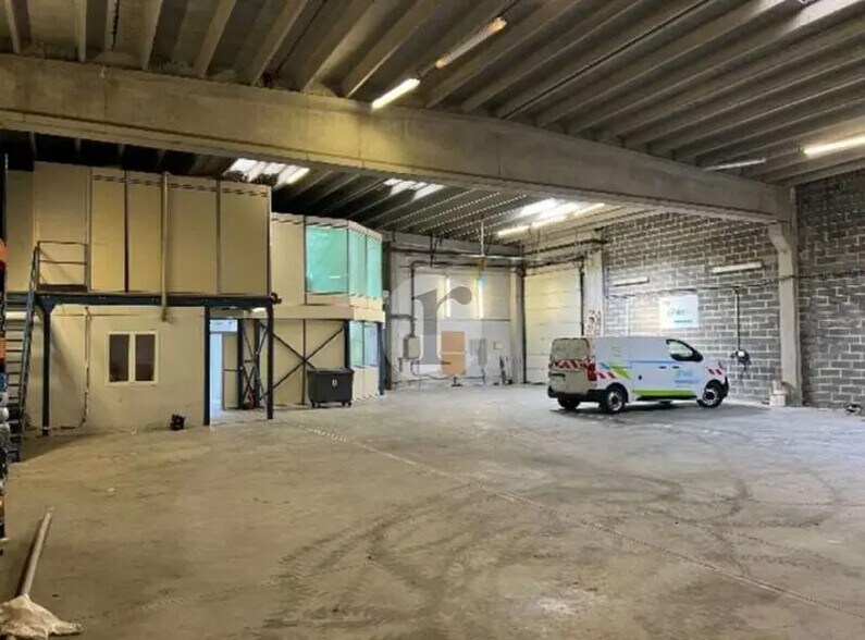 Office in Lesquin for lease - Interior Photo - Image 1 of 10