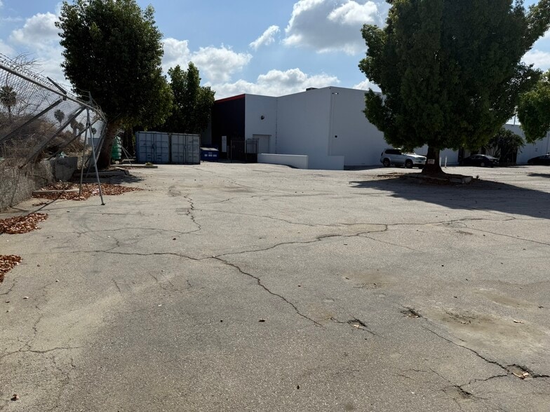 9200 Gazette Ave, Chatsworth, CA for lease - Building Photo - Image 2 of 15