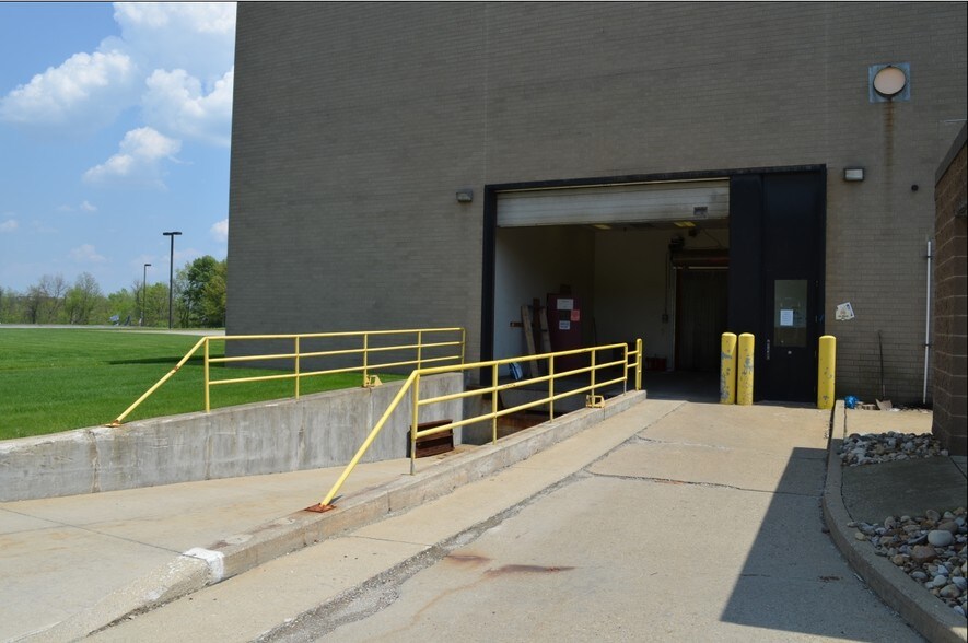 252 Park West Dr, Pittsburgh, PA for lease - Building Photo - Image 2 of 12